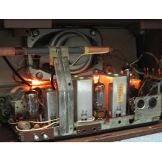 TELEFUNKEN 德律風根 Jubilate 105 膽/真空管收音機FM、AM、SW播放功能